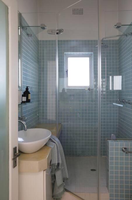 Cozy - Number 4705 Le Cap